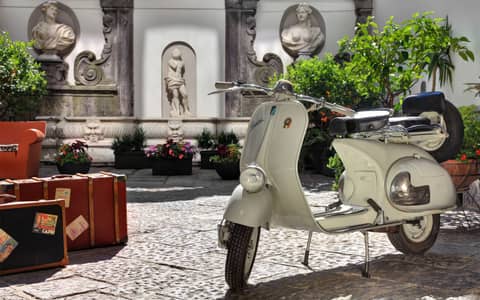 Hotelpiazzabellini Napoli Cortile 09